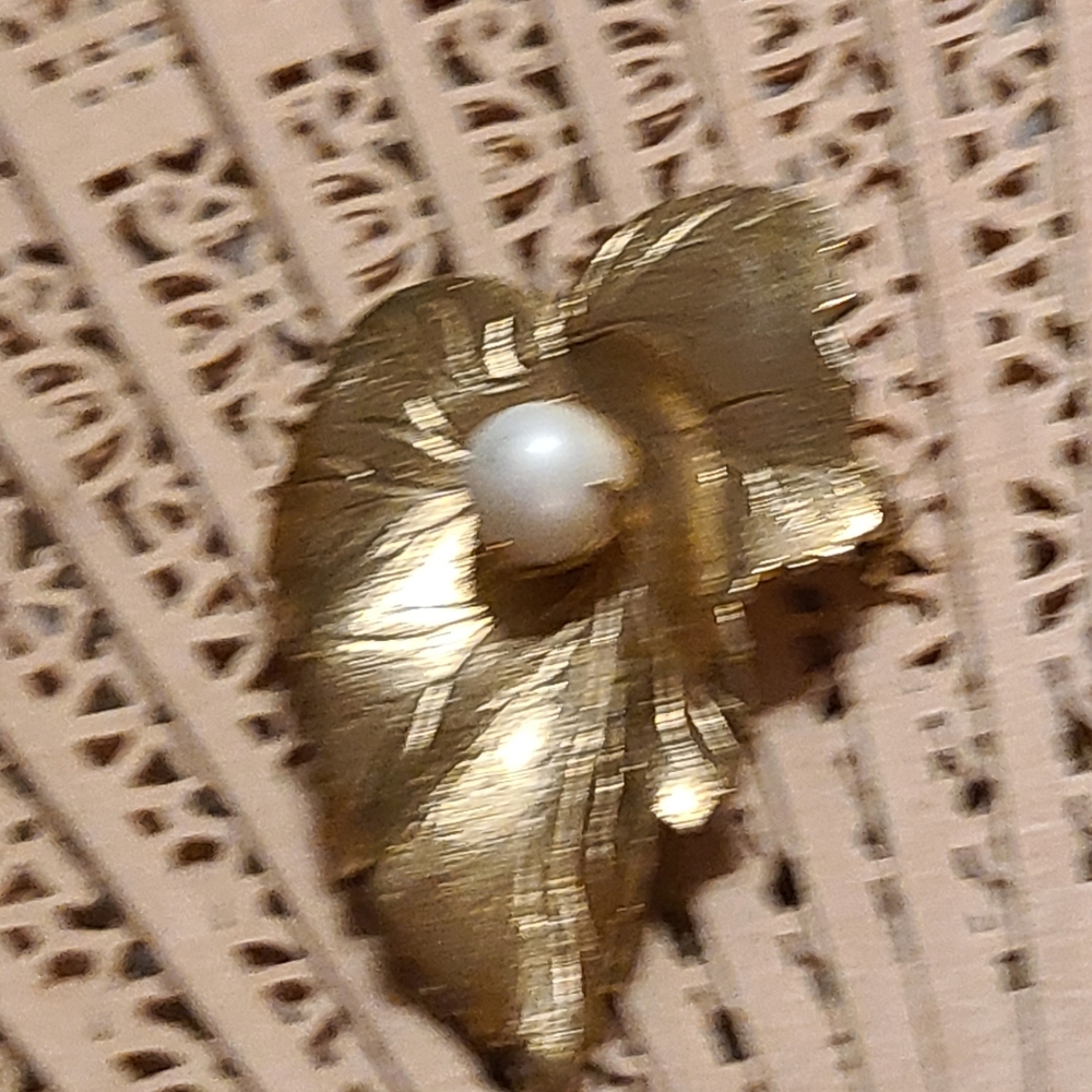 Classic Brooch Pin - Picture 8 of 13